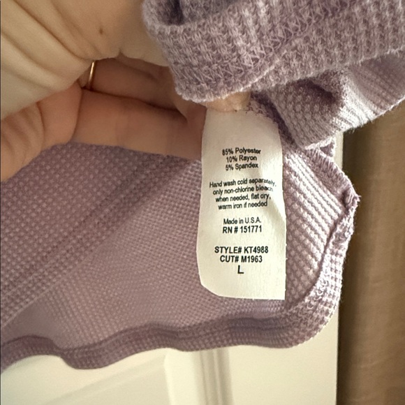 Le Lis Lilac Sleeveless Tank Top - Picture 3 of 4